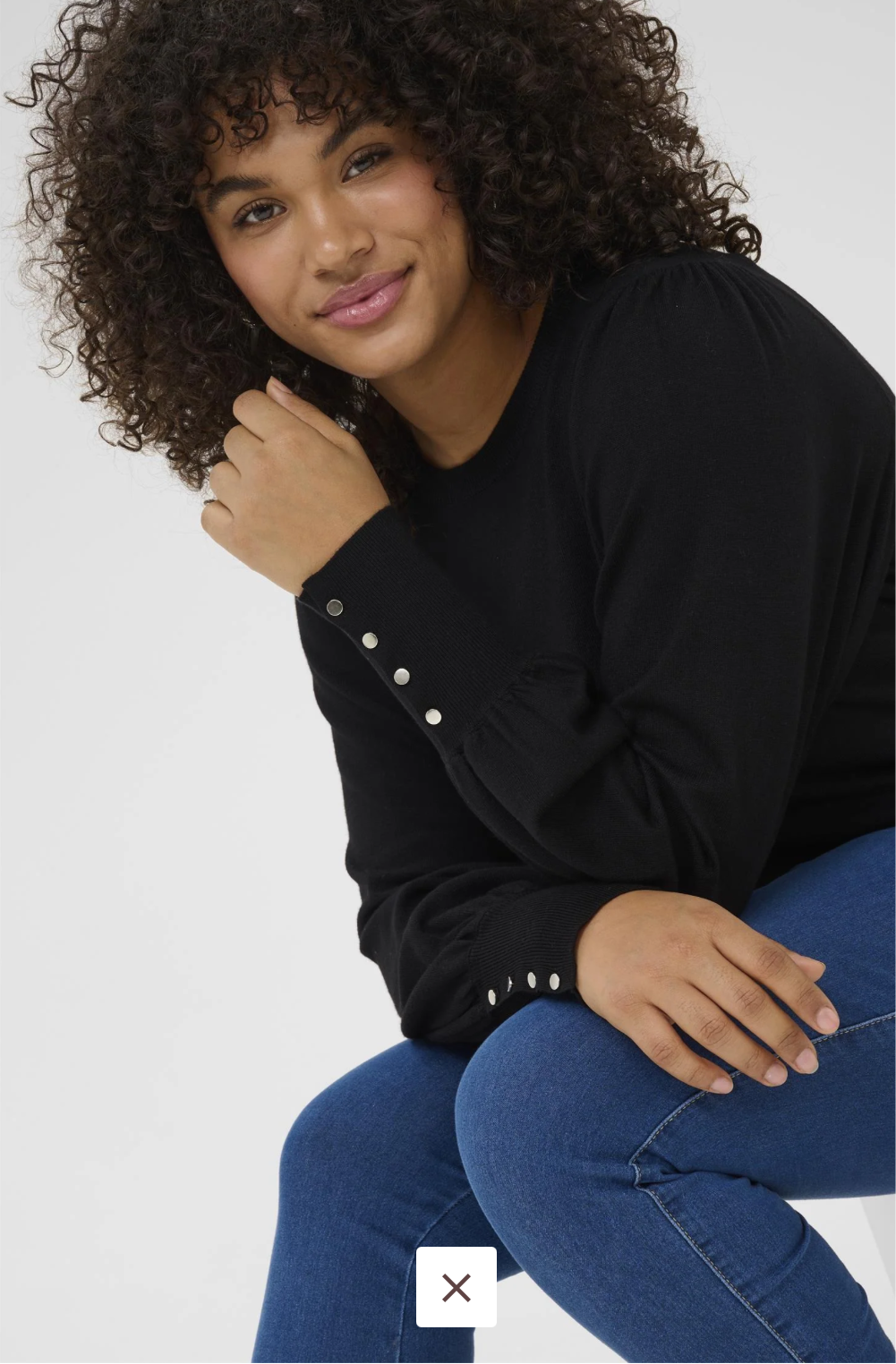 Curvy KCLizzy Pullover in Black