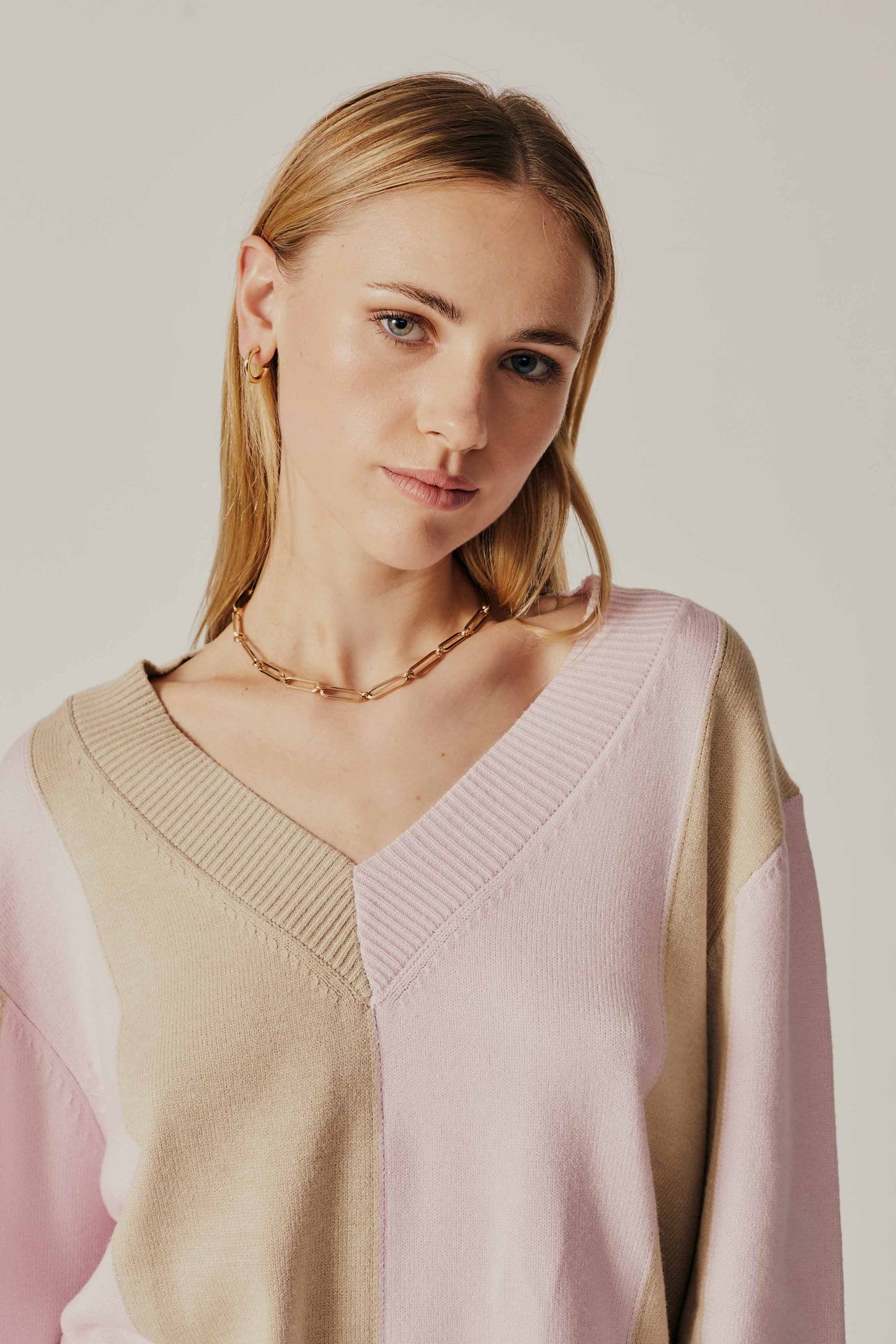 IBERIS STRIPED V NECK SWEATER - Ecru/Pink