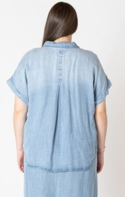 Curvy Short Sleeve Medium Blue Wash Button Up